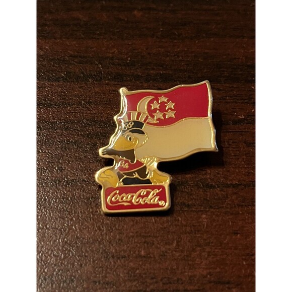 Vintage 1984 Los Angeles Olympics Coca Cola Sam Eagle‎ Singapore Flag Lapel Pin - Picture 1 of 3